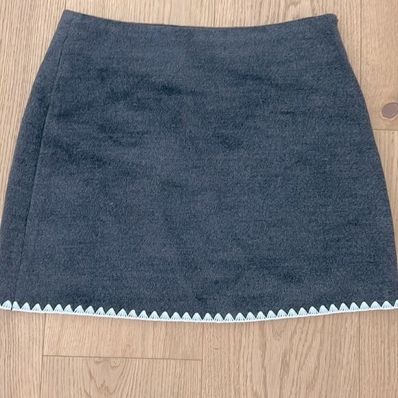NWT FALL 2025!  COMMENSE gray felt mini skirt white t… - Picture 2 of 7